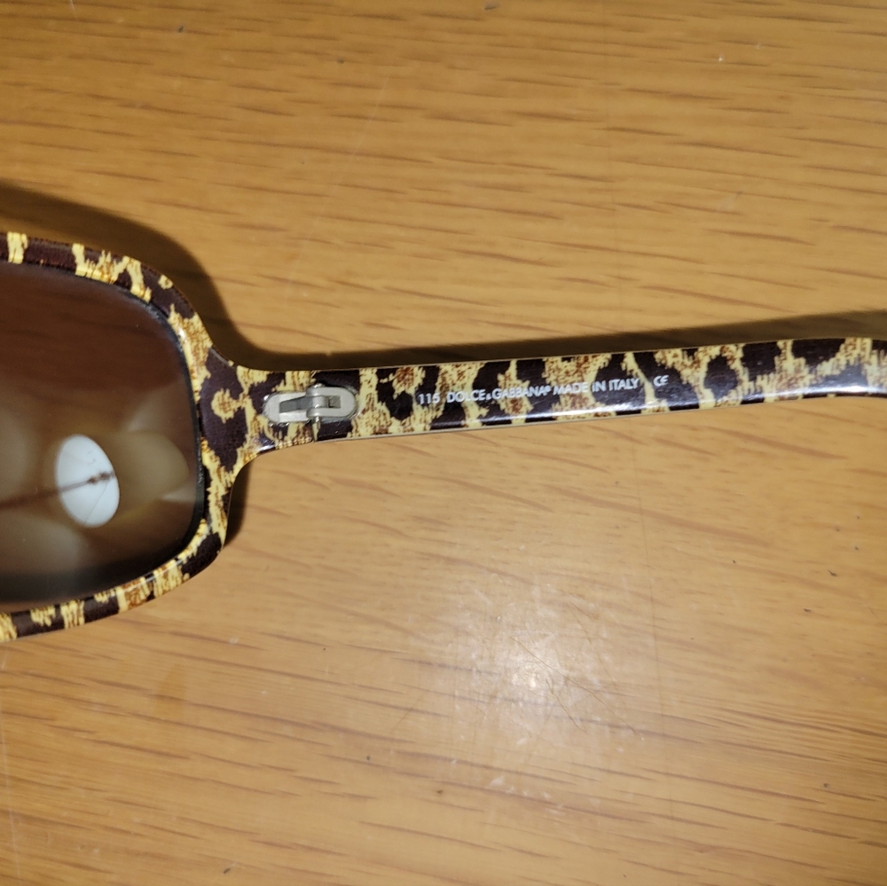 D&G Sunglasses in black w leopard inside - Picture 2 of 7